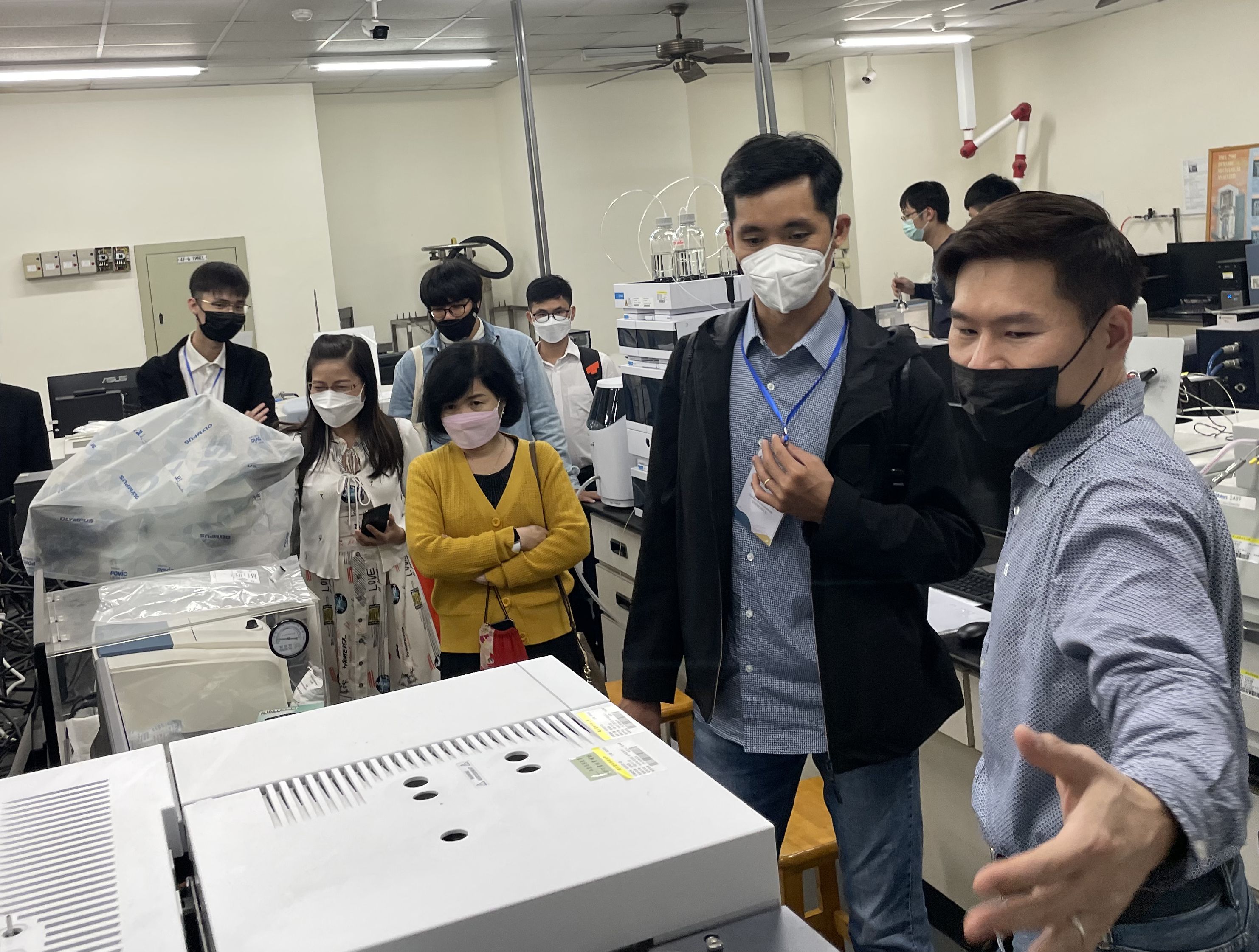 越南研究團隊參訪雲科大實驗室